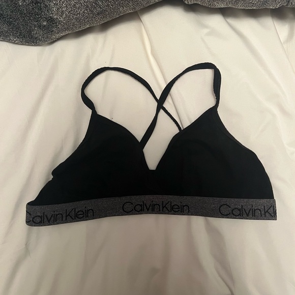 Bundle of sports bras - Picture 5 of 7